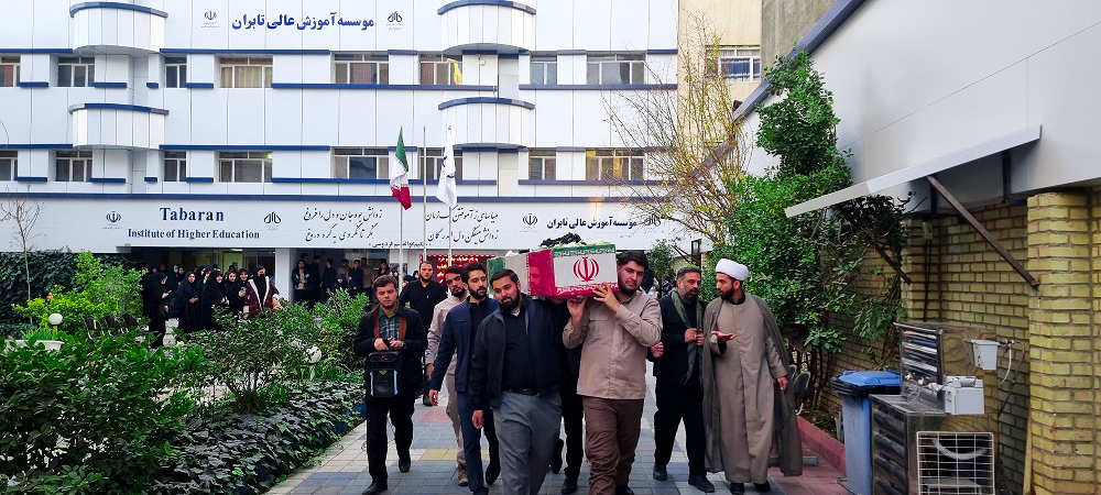 استقبال دانشجویی از پیکر مطهر شهید گمنام